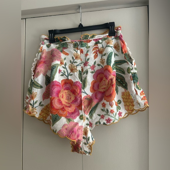 Farm Rio Macaw Bloom Scalloped 100% Linen Shorts - Size M/L - Picture 5 of 14